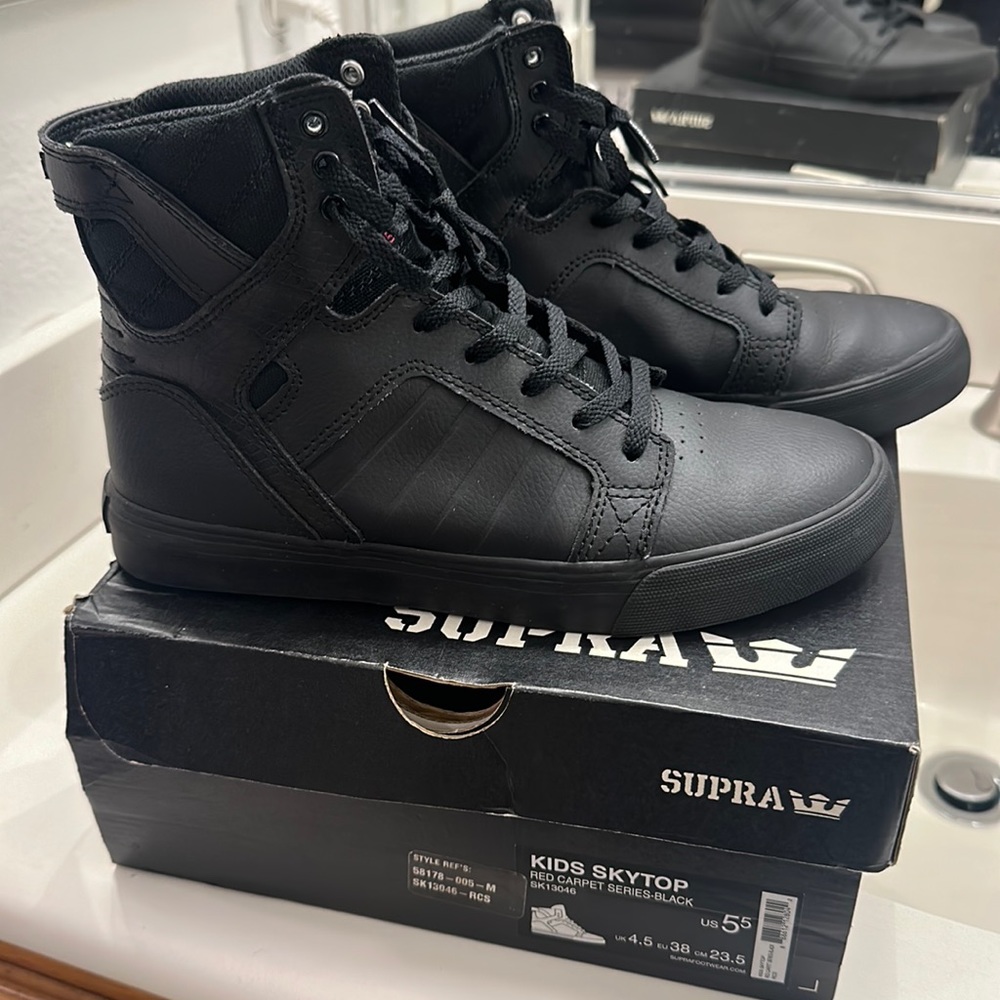 Supra hightops. Pre-loved. Will fit women’s size 7